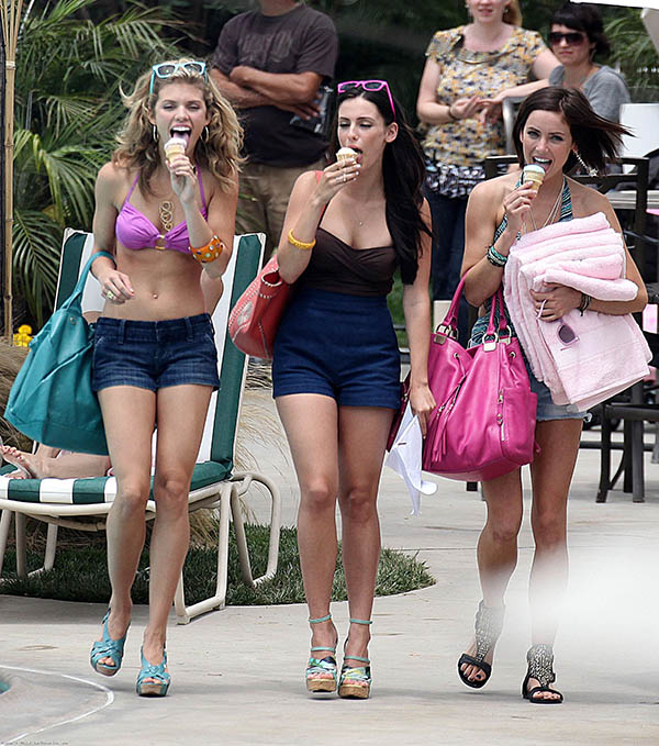 Look at us, eating ice cream like we're not gonna run in hurry to the gym after that...