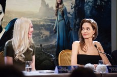 ANGELINA JOLIE ET ELLE FANNING A LA CONF?RENCE DE PRESSE DU FILM "MAL?FIQUE ? PARIS, FRANCE
