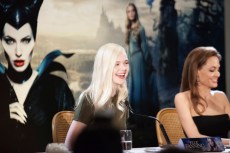 ANGELINA JOLIE ET ELLE FANNING A LA CONF?RENCE DE PRESSE DU FILM "MAL?FIQUE ? PARIS, FRANCE