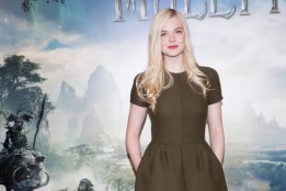 PHOTOCALL A PARIS AVEC ANGELINA JOLIE ET ELLE FANNING, LES COMEDIENNES DU FILM "MAL?FIQUE