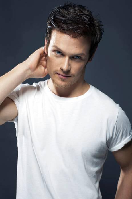 1_Sam Heughan